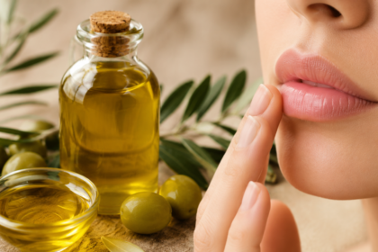 Aceite de oliva aplicado en los labios resecos para ayudar a hidratarlos de forma natural